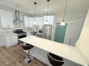 2937-2939 S Catalina St in Los Angeles, CA - Building Photo - Building Photo