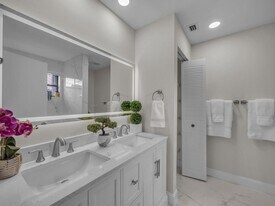 1744 Shoreside Cir, Unit 053 in Wellington, FL - Building Photo