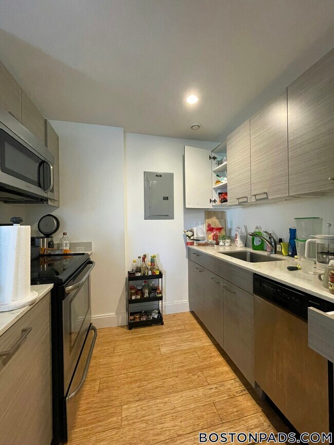 40 Malvern St, Unit 402 in Boston, MA - Foto de edificio - Building Photo