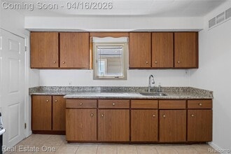 842 E 10 Mile Rd in Ferndale, MI - Building Photo - Building Photo