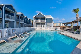 15213 Beach Way Dr in Corpus Christi, TX - Foto de edificio - Building Photo