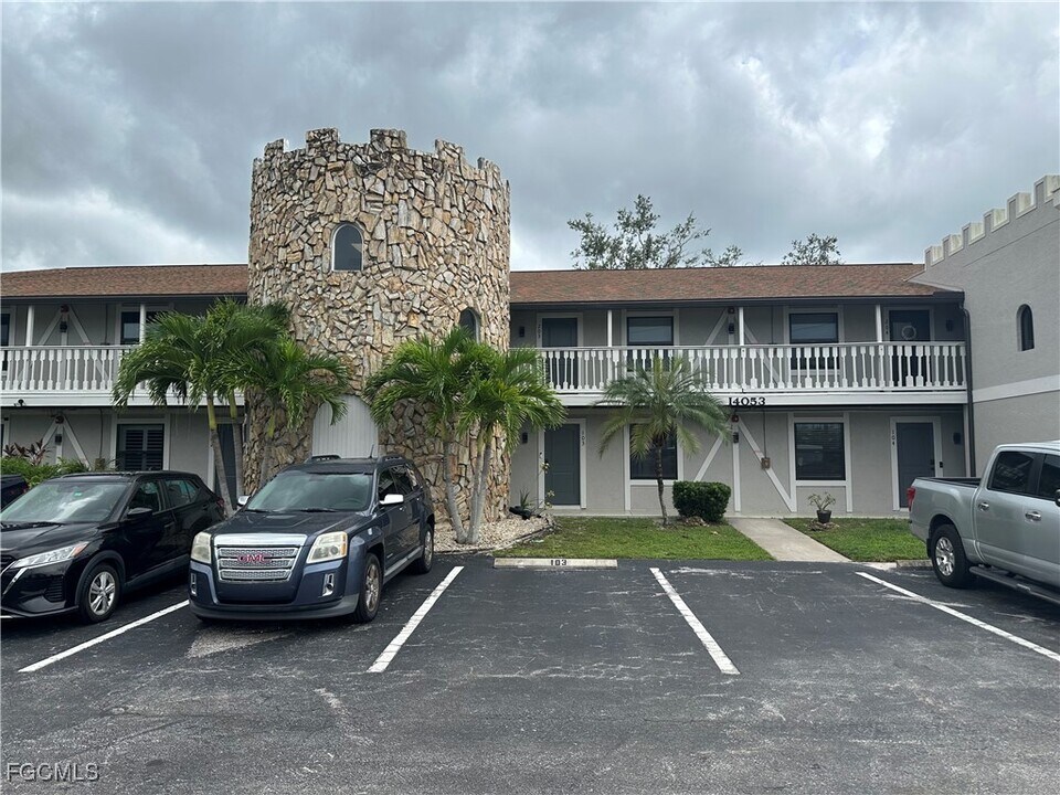 14053 Northumberland Dr SW in Ft. Myers, FL - Building Photo