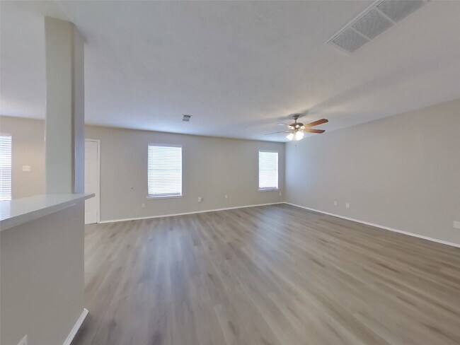 16783 Fallen Timbers Dr in Conroe, TX - Building Photo - Building Photo