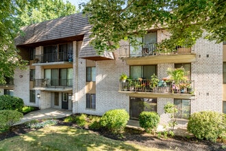 The Heritage at White Pond in Akron, OH - Building Photo - Building Photo