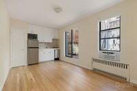 200 W 54th St in New York, NY - Building Photo - Building Photo