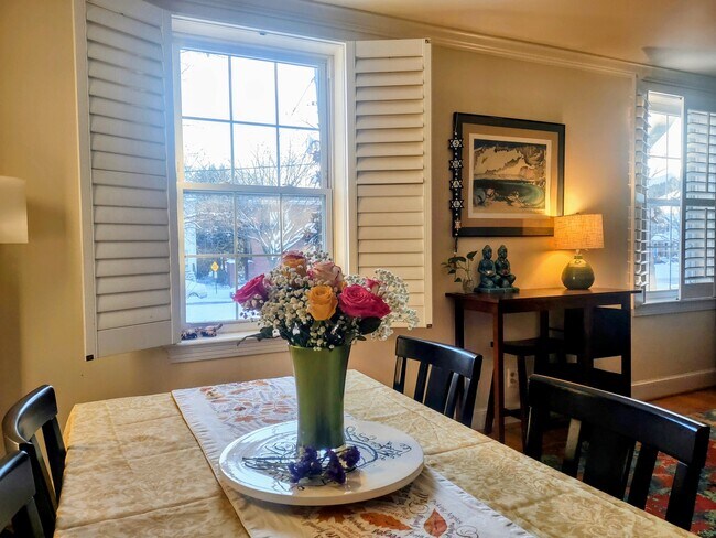 402 Commonwealth Ave, Unit 205 in Alexandria, VA - Foto de edificio - Building Photo
