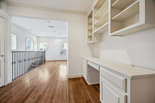 property at 1909 W Lamar St