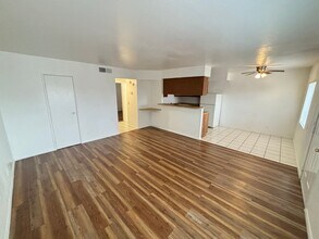 4796 Nova Ln in Las Vegas, NV - Building Photo - Building Photo