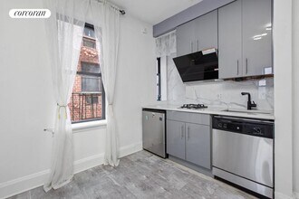 461 W 44th St in New York, NY - Building Photo - Building Photo