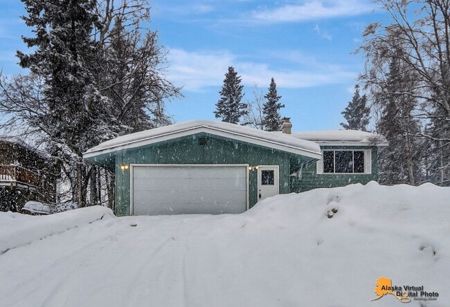 903 Bench Ct in Anchorage, AK - Building Photo - Building Photo