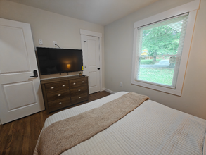 920 Friendly Pl in Charlotte, NC - Building Photo - Building Photo