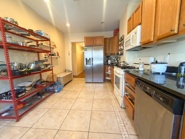 193 Boylston St, Unit 2 in Boston, MA - Foto de edificio - Building Photo