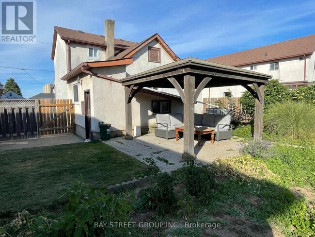 property at 5720 Peer St
