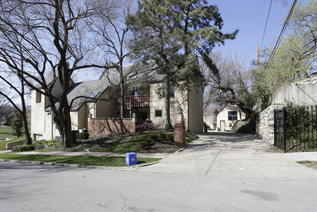 Hyde Park Townhomes in Kansas City, MO - Building Photo - Building Photo