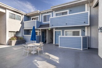Sherman Way Apartments in Reseda, CA - Foto de edificio - Other