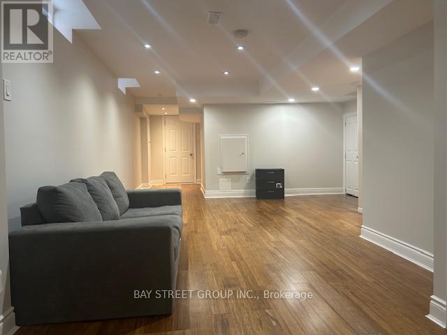 23 Casabel Dr in Vaughan, ON - Building Photo
