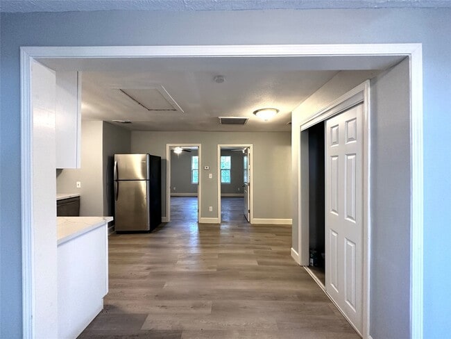 4318 1st St in Bacliff, TX - Foto de edificio - Building Photo