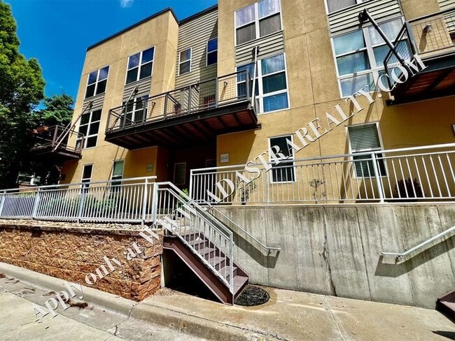 4545 Madison Ave in Kansas City, MO - Building Photo - Building Photo