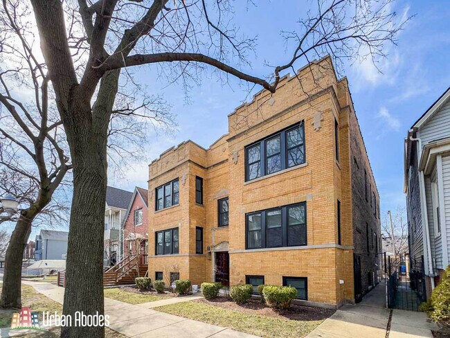 3711 N Troy St in Chicago, IL - Building Photo - Building Photo