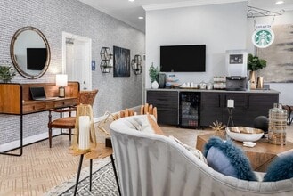 Mezza Premier Apartments in Jacksonville, FL - Building Photo - Building Photo