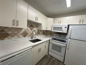 2775 Taft St in Hollywood, FL - Building Photo - Building Photo