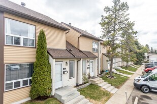 1651 46 St NW in Edmonton, AB - Building Photo