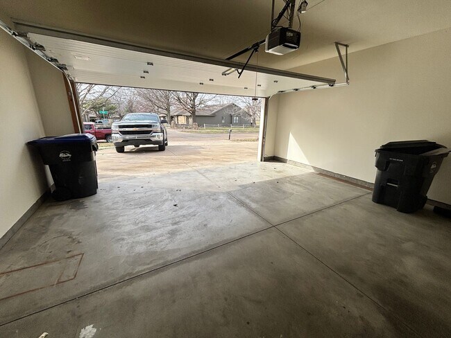 726 SW Mifflin Rd in Topeka, KS - Foto de edificio - Building Photo