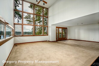 2914 E Lake Sammamish Pkwy NE in Sammamish, WA - Building Photo - Building Photo