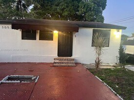 3057 NW 63rd St in Miami, FL - Building Photo