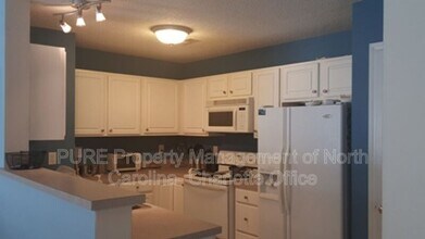 711 Ivy Glen Dr in Winston-Salem, NC - Building Photo - Building Photo