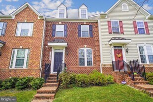 11672 Emerald Dr in Clarksburg, MD - Building Photo