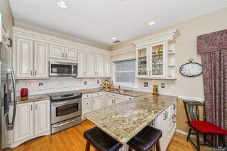 40 Stirling Cove in Greenport, NY - Building Photo - Building Photo