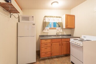 147 Choctaw Trl in Lakehills, TX - Building Photo - Building Photo