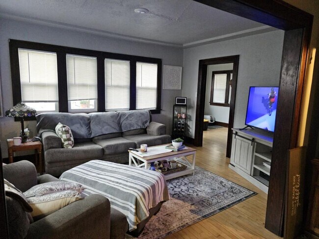 property at 1539 Barton Ave