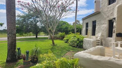 85 Deer Run in Miami Springs, FL - Building Photo - Building Photo