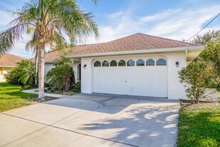 1432 SE 17th Terrace in Cape Coral, FL - Building Photo