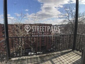 1630 Commonwealth Ave in Boston, MA - Building Photo - Building Photo