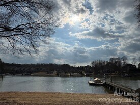304 Bridgewater Ln in Mooresville, NC - Building Photo