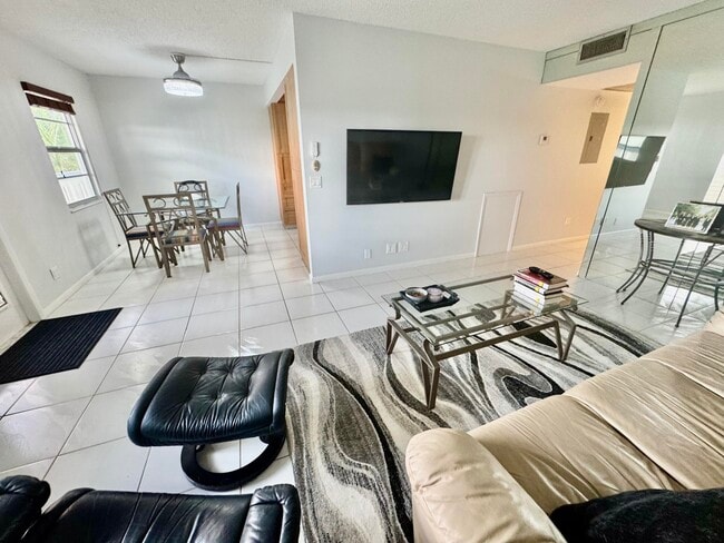 4063 Yarmouth E in Boca Raton, FL - Building Photo - Building Photo