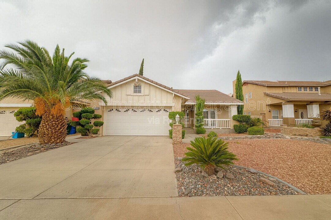 12555 Caballero Ct in Victorville, CA - Building Photo