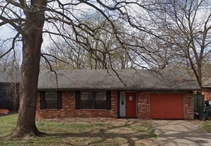 2729 N Sierra Ave in Fayetteville, AR - Building Photo