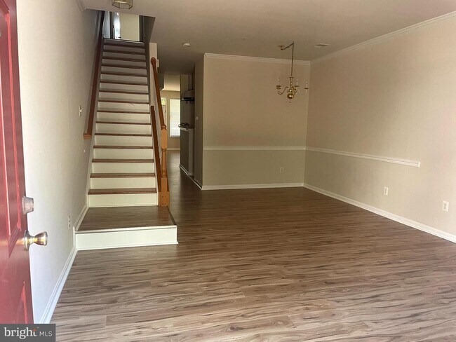 2665 Manhattan Pl-Unit -113 in Vienna, VA - Building Photo - Building Photo