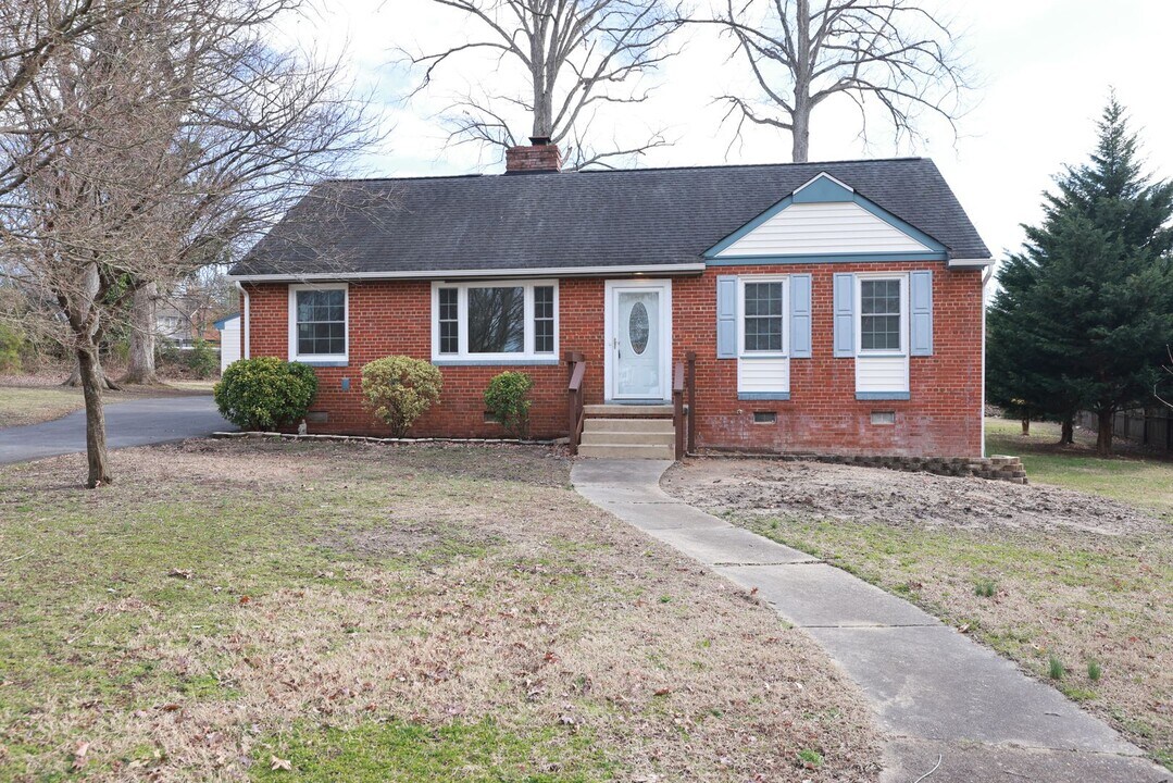 8707 Mapleton Rd in Richmond, VA - Building Photo