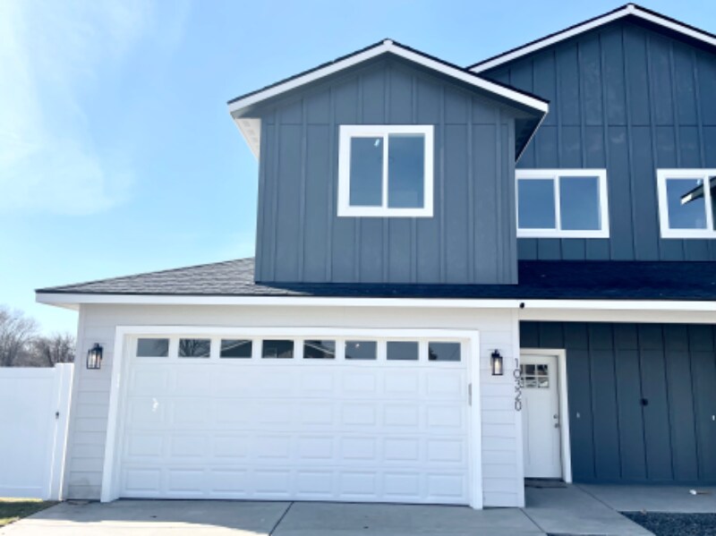 10320 E Augusta Ave in Spokane Valley, WA - Building Photo