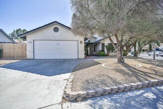 1215 Beasley St in Ridgecrest, CA - Building Photo - Building Photo