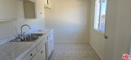 2635 W Imperial Hwy in Inglewood, CA - Building Photo - Building Photo