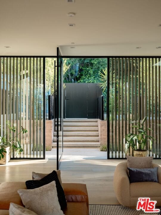 3748 Berry Dr in Los Angeles, CA - Building Photo - Building Photo
