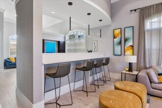 9905 Baywinds Dr, Unit 2206 in Royal Palm Beach, FL - Foto de edificio - Building Photo