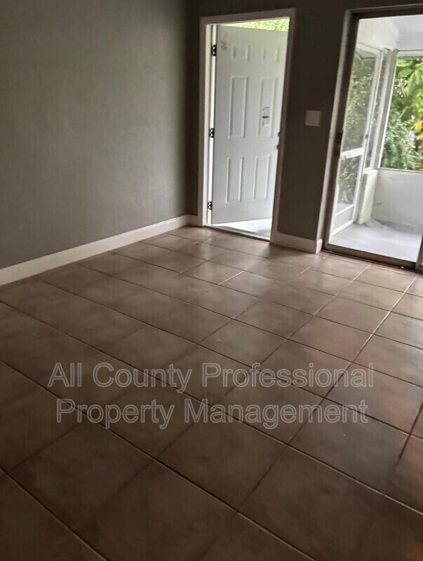 407 SE 3rd Ave in Hallandale Beach, FL - Building Photo - Building Photo