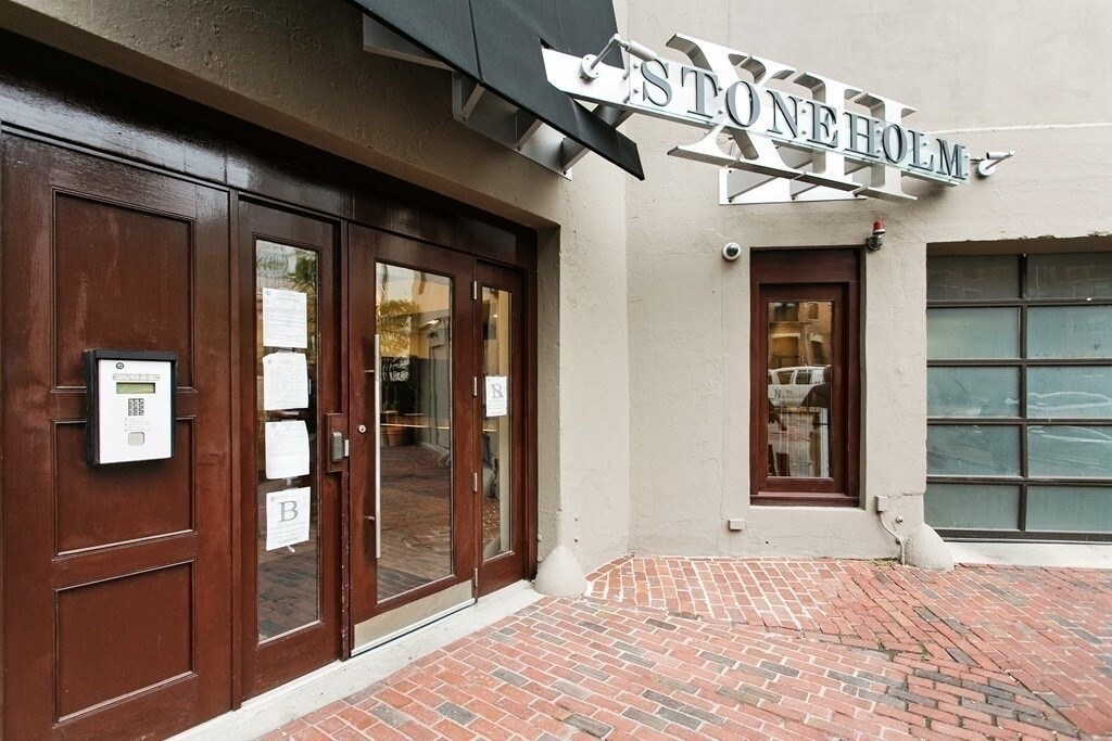 12 Stoneholm St, Unit 617 in Boston, MA - Foto de edificio